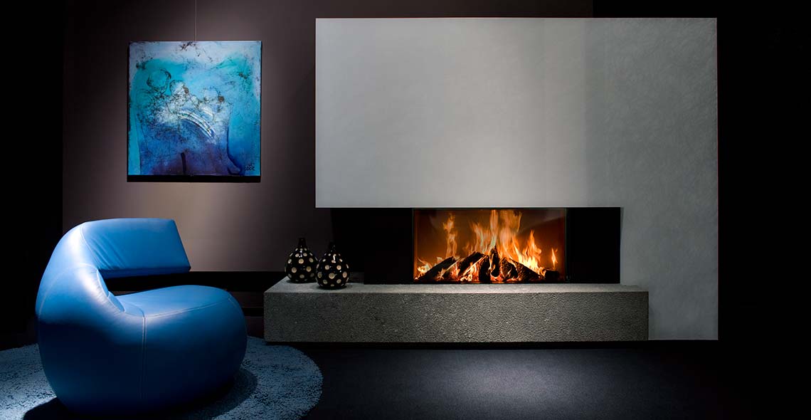 La cheminée Kal-fire Heat Pure se caractérise par un encadrement rectangulaire résistant autour de la vitre. Ce robuste foyer vous permet de profiter pleinement du feu.