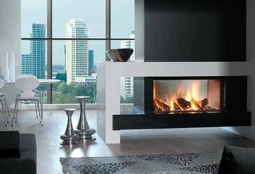 La cheminée Heat Pure 105 Tunnel double faces bénéficie d’une conception particulièrement avancée à intelligence intégrée ; c’est aussi un des foyers à bois les plus esthétiques disponibles sur le marché.