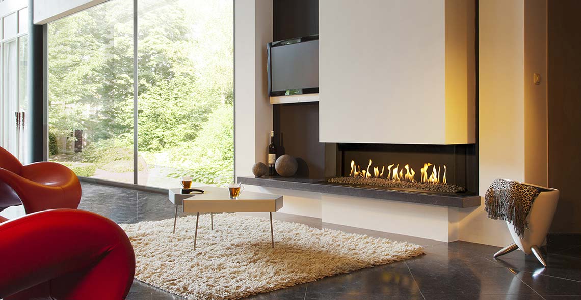 Ce foyer à gaz moderne vous offre des flammes plus vraies que nature, un design sobre, un confort d'utilisation et un rendement élevé. Le foyer gaz Kalfire G110/37S est équipé de bruleurs 3D, qui donnent de la profondeur au jeu de flammes.