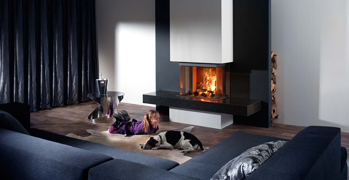 La cheminée Heat Pure 105 Tunnel double faces bénéficie d’une conception particulièrement avancée à intelligence intégrée ; c’est aussi un des foyers à bois les plus esthétiques disponibles sur le marché.